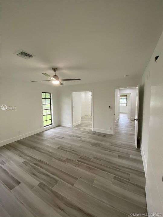 Vendido Recientemente: $709,000 (4 camas, 3 baños, 3525 Pies cuadrados)
