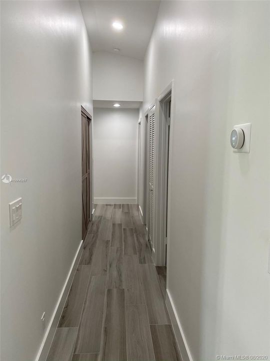 Vendido Recientemente: $709,000 (4 camas, 3 baños, 3525 Pies cuadrados)
