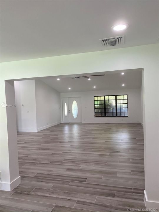 Vendido Recientemente: $709,000 (4 camas, 3 baños, 3525 Pies cuadrados)