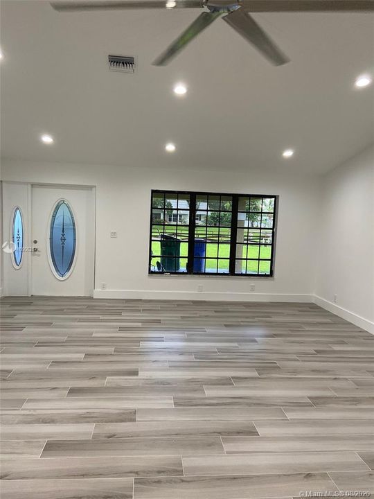 Vendido Recientemente: $709,000 (4 camas, 3 baños, 3525 Pies cuadrados)