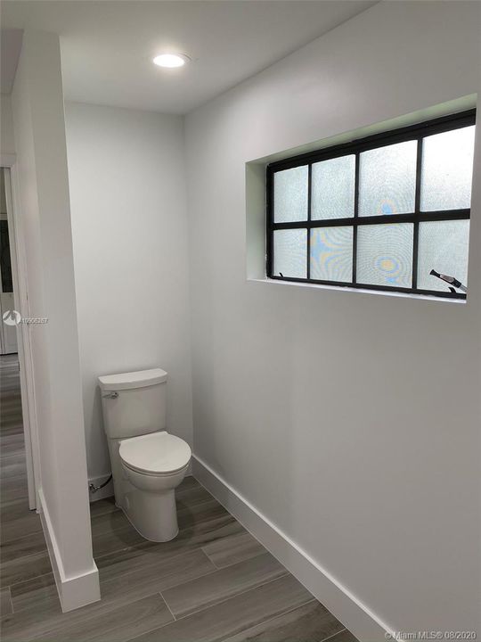 Vendido Recientemente: $709,000 (4 camas, 3 baños, 3525 Pies cuadrados)
