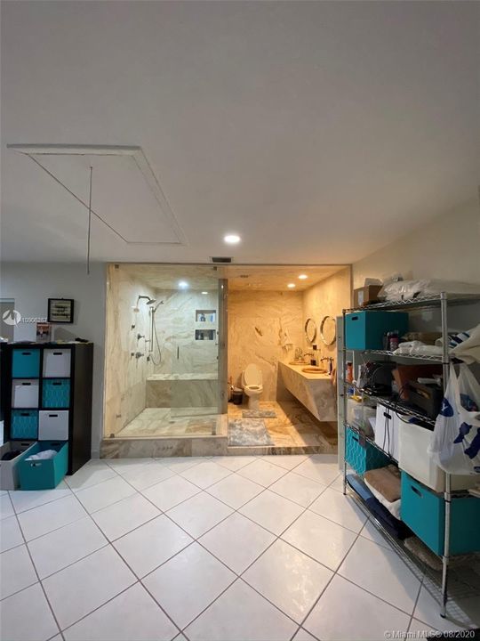 Vendido Recientemente: $709,000 (4 camas, 3 baños, 3525 Pies cuadrados)