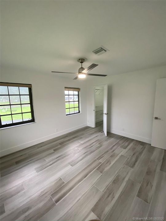 Vendido Recientemente: $709,000 (4 camas, 3 baños, 3525 Pies cuadrados)