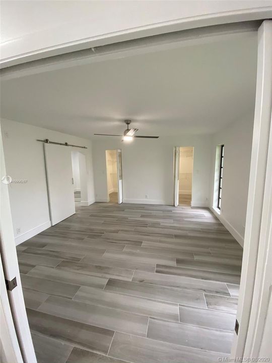 Vendido Recientemente: $709,000 (4 camas, 3 baños, 3525 Pies cuadrados)