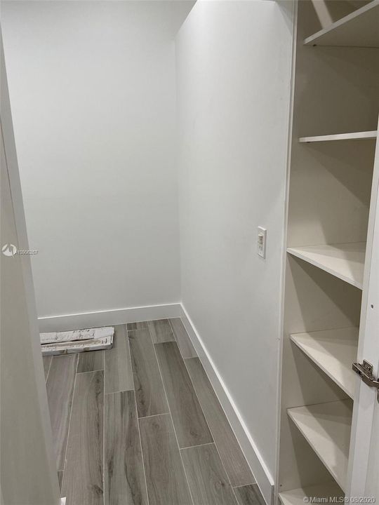 Vendido Recientemente: $709,000 (4 camas, 3 baños, 3525 Pies cuadrados)