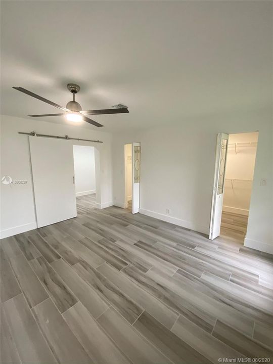 Vendido Recientemente: $709,000 (4 camas, 3 baños, 3525 Pies cuadrados)