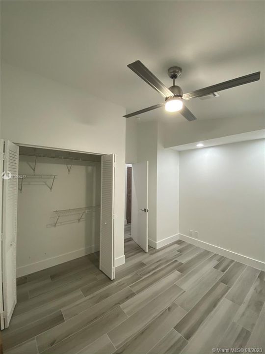 Vendido Recientemente: $709,000 (4 camas, 3 baños, 3525 Pies cuadrados)