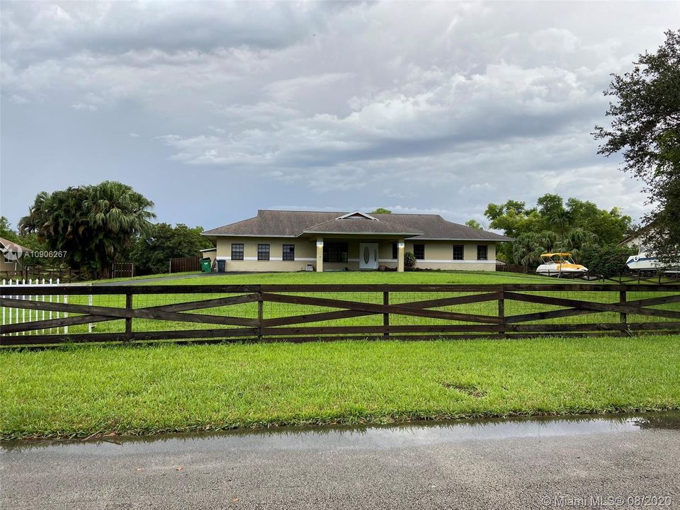 Vendido Recientemente: $709,000 (4 camas, 3 baños, 3525 Pies cuadrados)