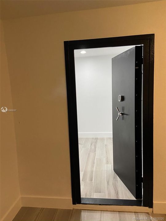 Vendido Recientemente: $709,000 (4 camas, 3 baños, 3525 Pies cuadrados)