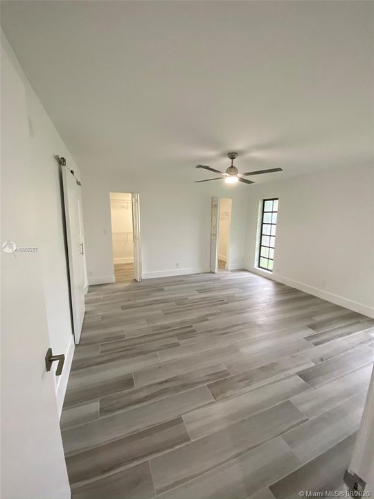 Vendido Recientemente: $709,000 (4 camas, 3 baños, 3525 Pies cuadrados)