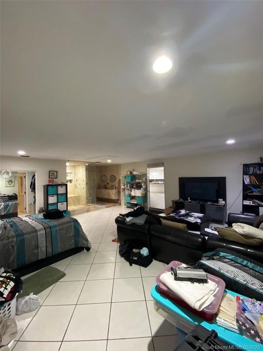 Vendido Recientemente: $709,000 (4 camas, 3 baños, 3525 Pies cuadrados)
