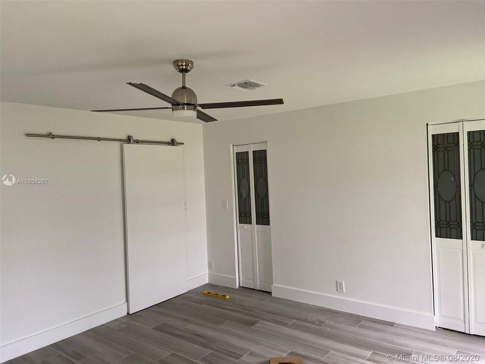 Vendido Recientemente: $709,000 (4 camas, 3 baños, 3525 Pies cuadrados)
