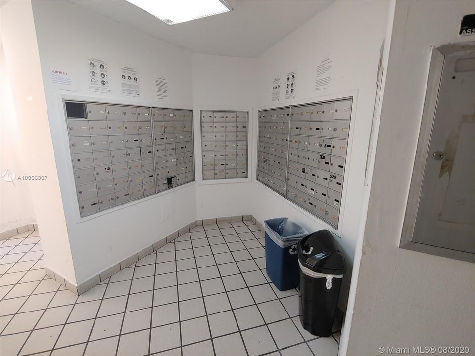 Recently Sold: $130,000 (1 beds, 1 baths, 708 Square Feet)