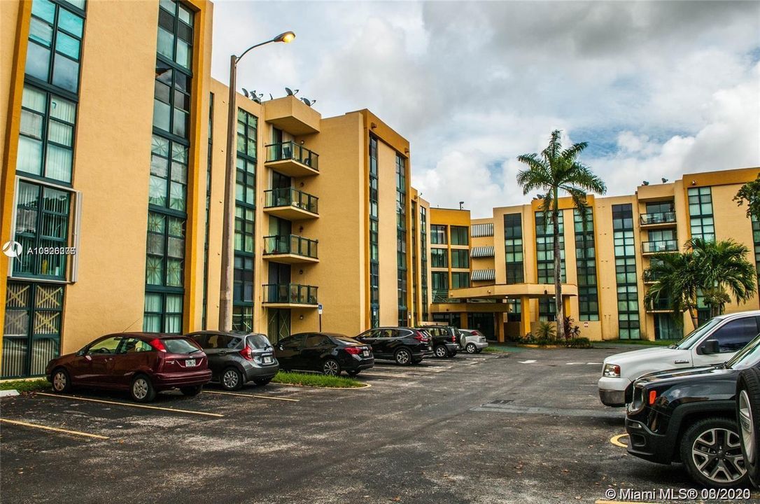 Recently Sold: $130,000 (1 beds, 1 baths, 708 Square Feet)