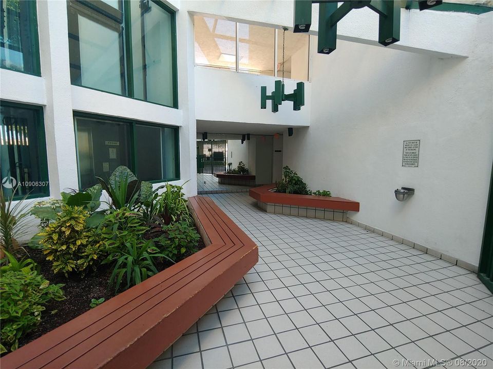 Recently Sold: $130,000 (1 beds, 1 baths, 708 Square Feet)