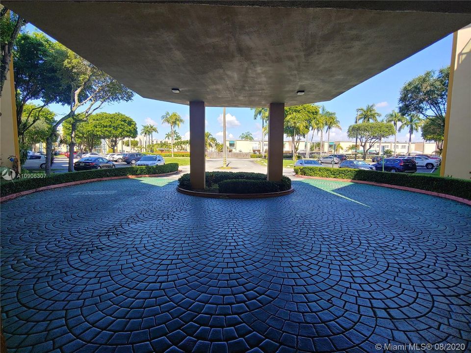 Recently Sold: $130,000 (1 beds, 1 baths, 708 Square Feet)