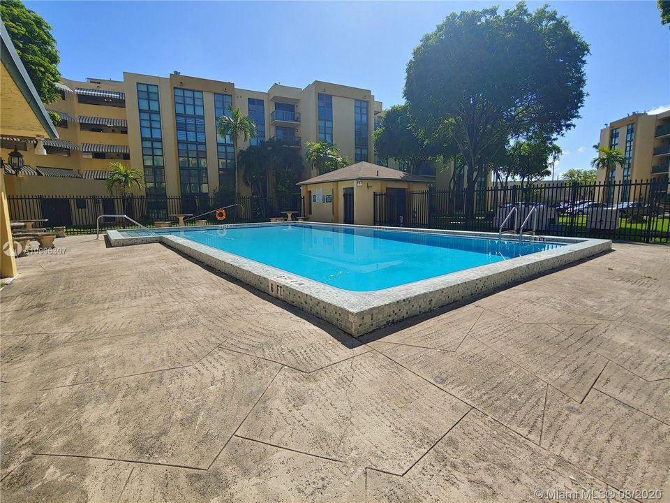 Recently Sold: $130,000 (1 beds, 1 baths, 708 Square Feet)