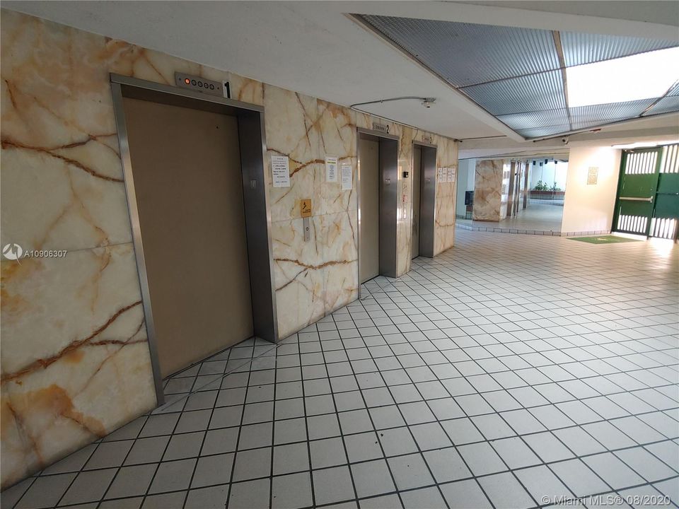 Recently Sold: $130,000 (1 beds, 1 baths, 708 Square Feet)