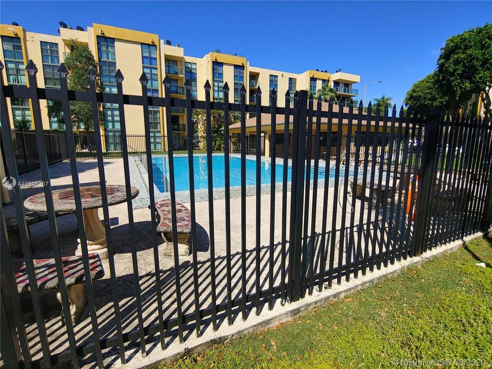 Recently Sold: $130,000 (1 beds, 1 baths, 708 Square Feet)