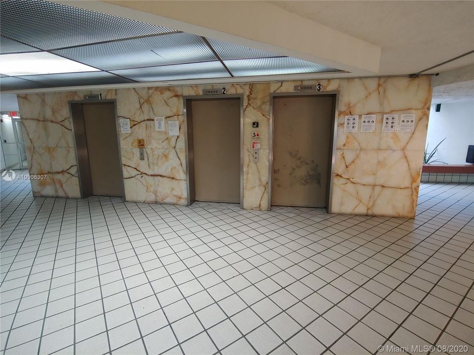 Recently Sold: $130,000 (1 beds, 1 baths, 708 Square Feet)