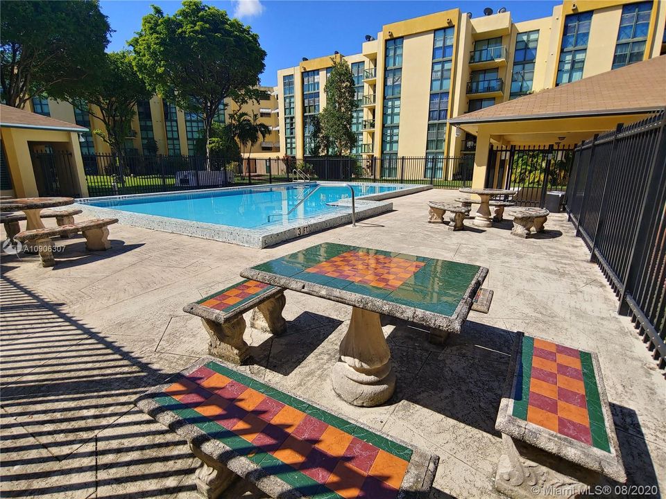 Recently Sold: $130,000 (1 beds, 1 baths, 708 Square Feet)