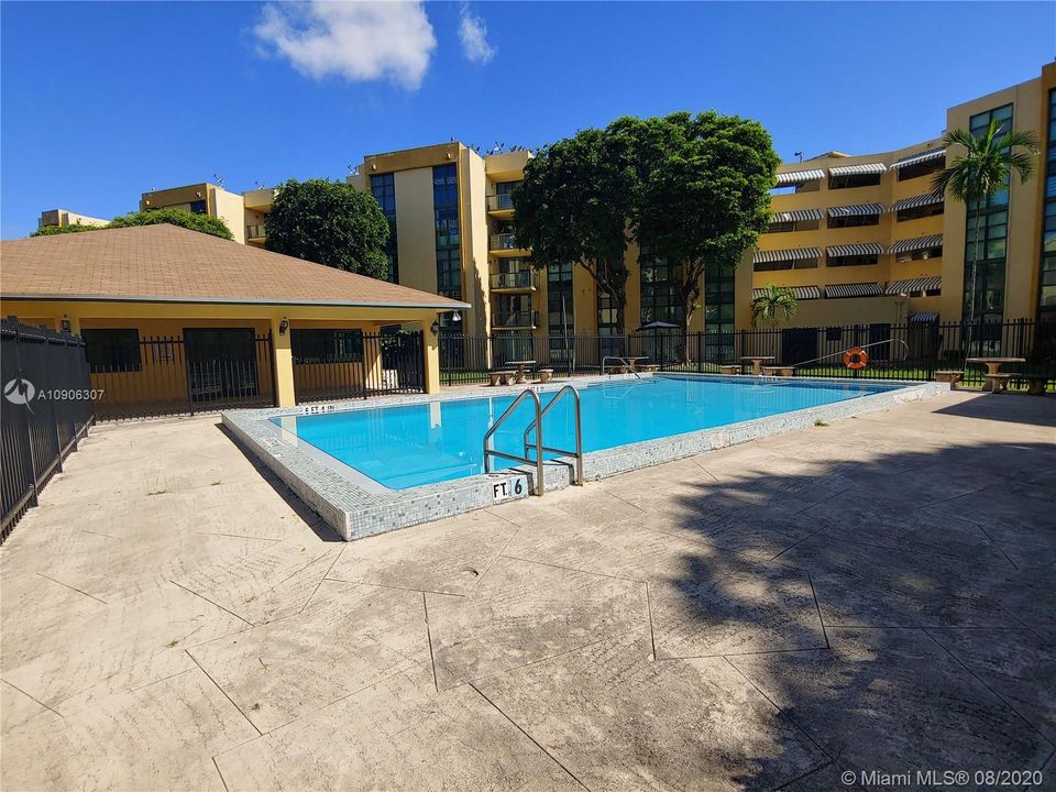 Recently Sold: $130,000 (1 beds, 1 baths, 708 Square Feet)