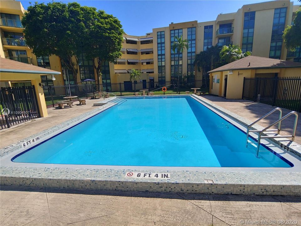 Recently Sold: $130,000 (1 beds, 1 baths, 708 Square Feet)