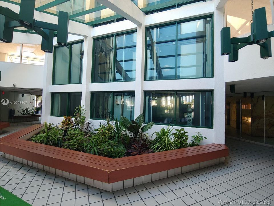 Recently Sold: $130,000 (1 beds, 1 baths, 708 Square Feet)