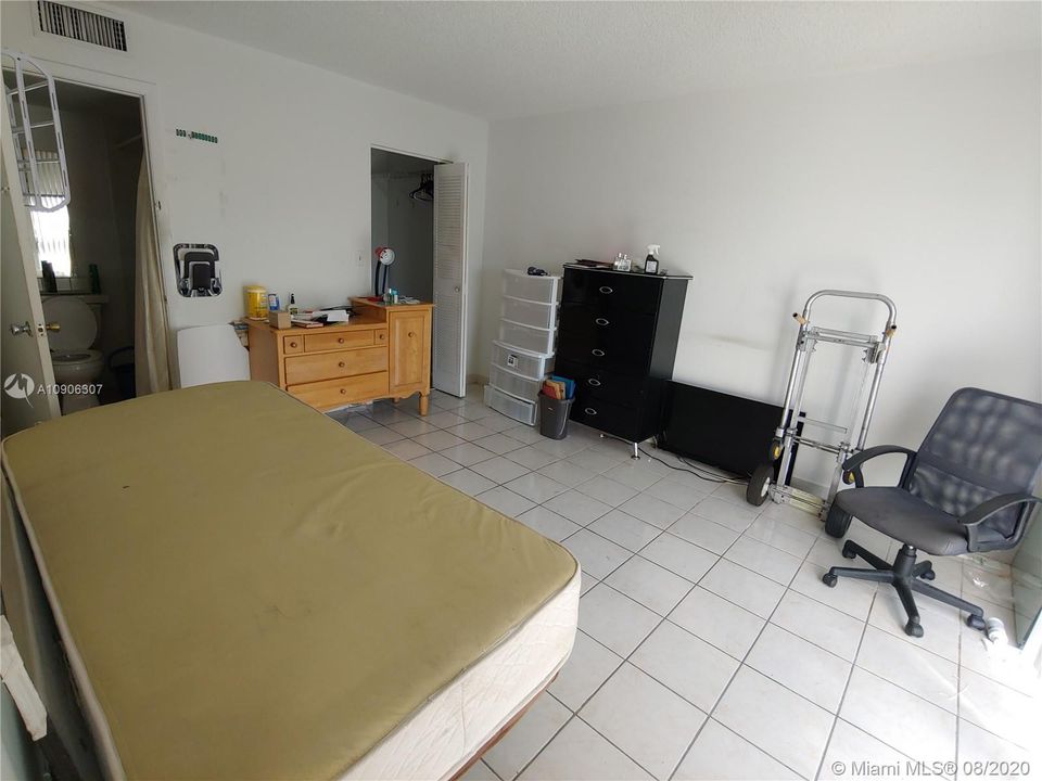 Recently Sold: $130,000 (1 beds, 1 baths, 708 Square Feet)