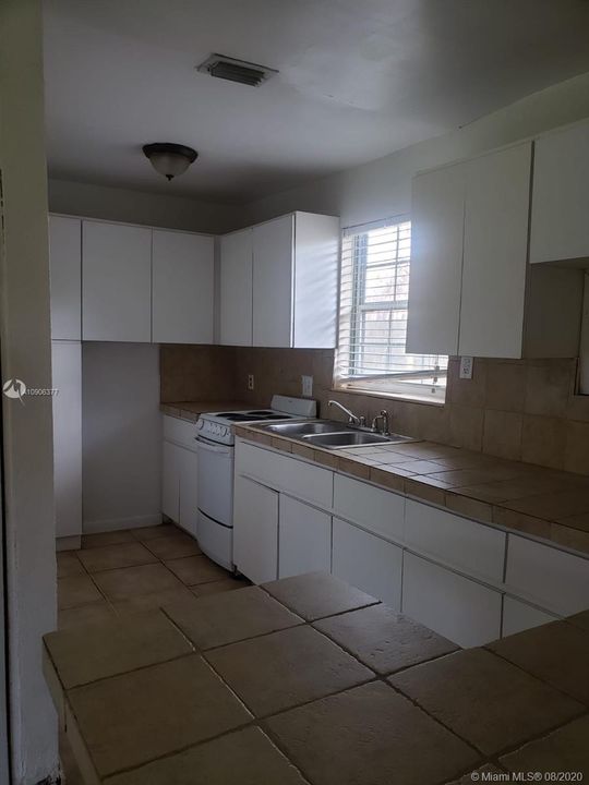 Recientemente alquilado: $1,600 (2 camas, 1 baños, 800 Pies cuadrados)