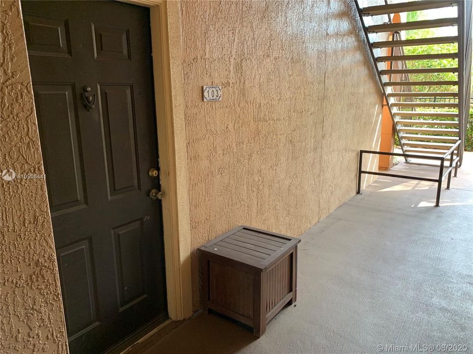 Recientemente alquilado: $1,300 (2 camas, 1 baños, 0 Pies cuadrados)