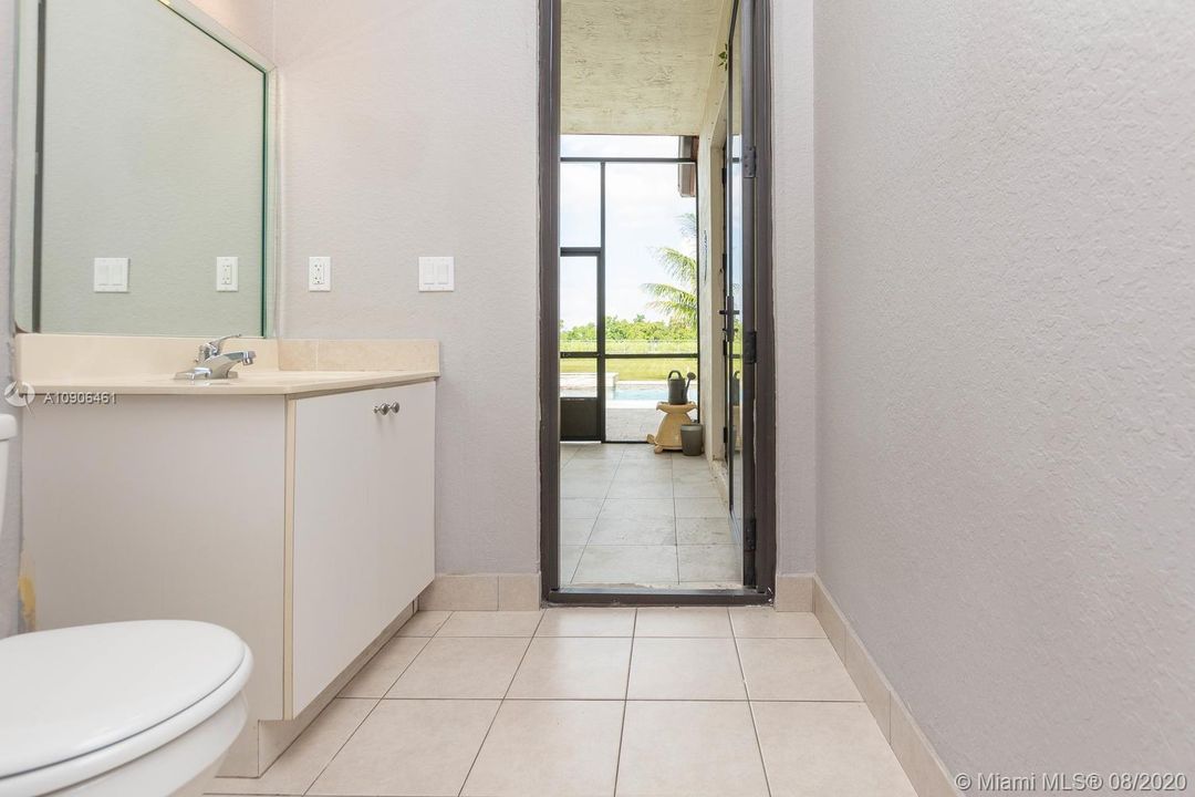 Vendido Recientemente: $629,000 (4 camas, 3 baños, 2466 Pies cuadrados)