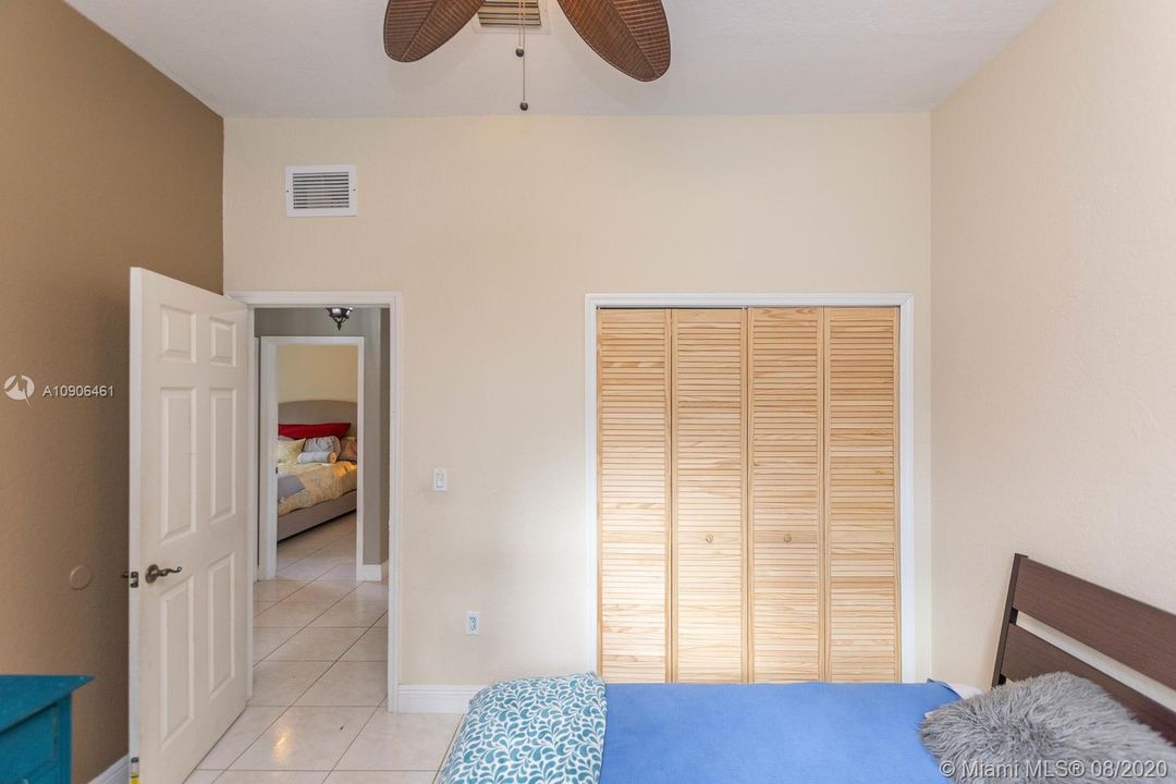 Vendido Recientemente: $629,000 (4 camas, 3 baños, 2466 Pies cuadrados)