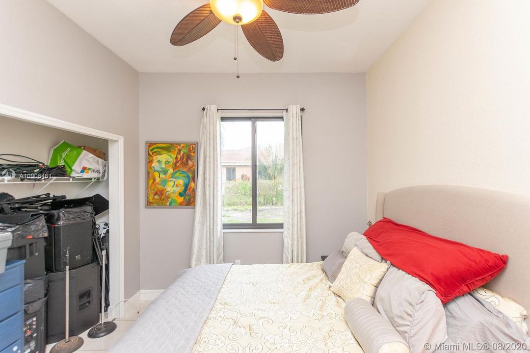 Vendido Recientemente: $629,000 (4 camas, 3 baños, 2466 Pies cuadrados)