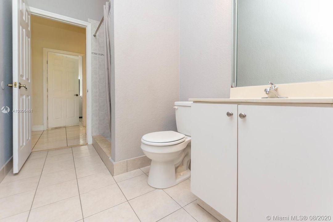 Vendido Recientemente: $629,000 (4 camas, 3 baños, 2466 Pies cuadrados)