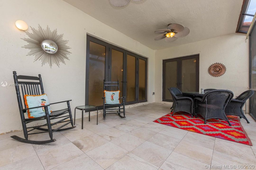 Vendido Recientemente: $629,000 (4 camas, 3 baños, 2466 Pies cuadrados)