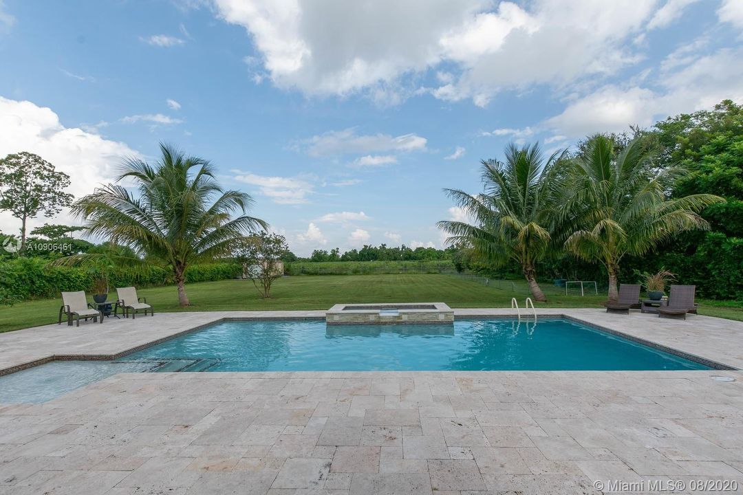 Vendido Recientemente: $629,000 (4 camas, 3 baños, 2466 Pies cuadrados)