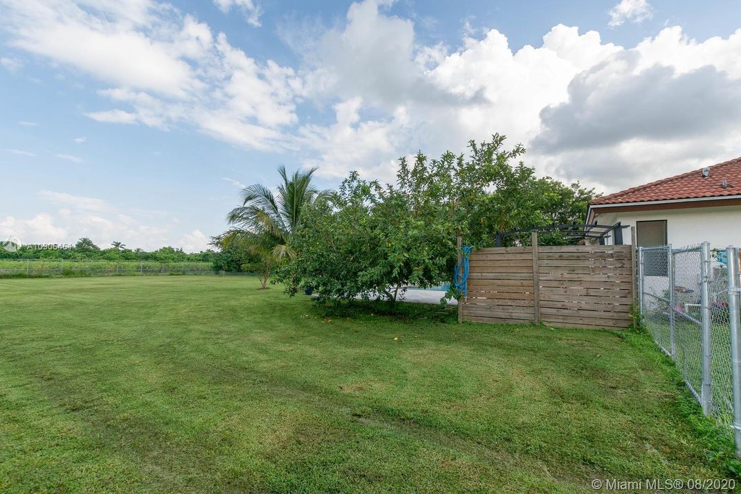 Vendido Recientemente: $629,000 (4 camas, 3 baños, 2466 Pies cuadrados)