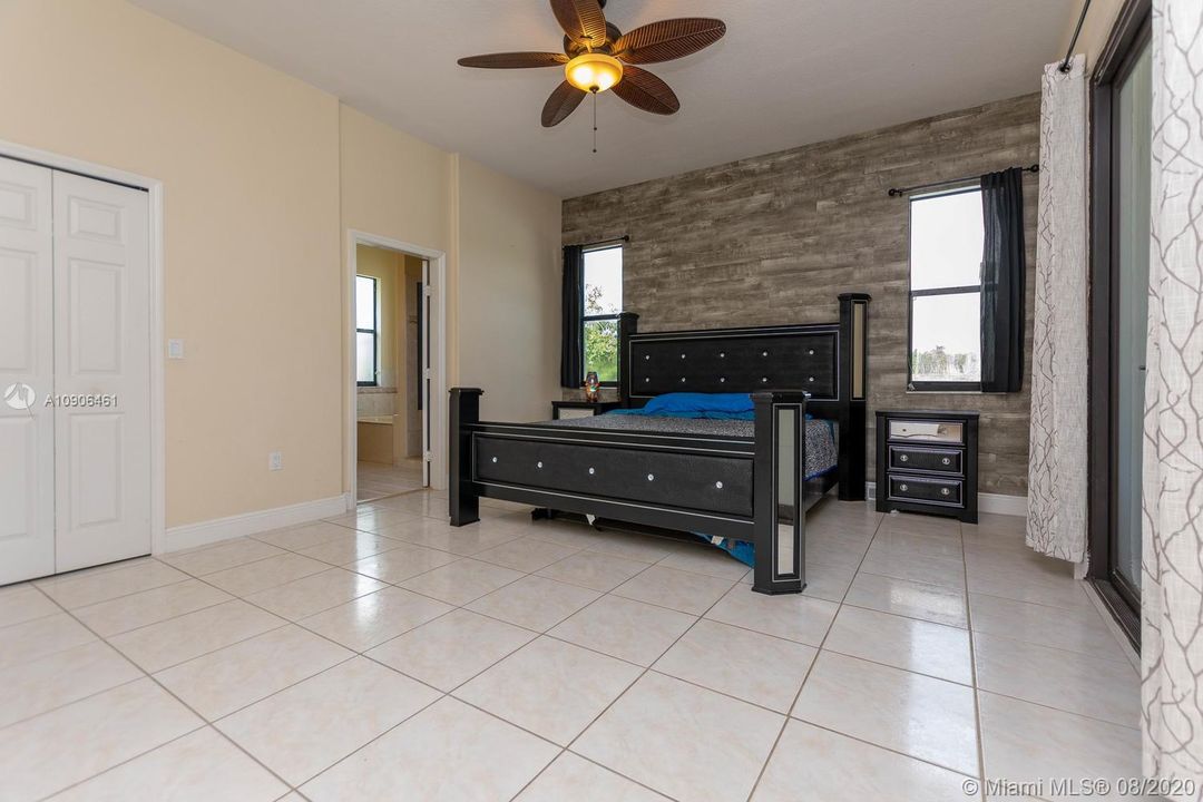 Vendido Recientemente: $629,000 (4 camas, 3 baños, 2466 Pies cuadrados)