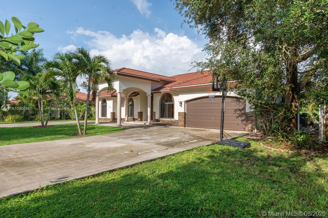 Vendido Recientemente: $629,000 (4 camas, 3 baños, 2466 Pies cuadrados)