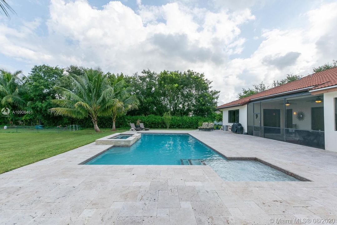 Vendido Recientemente: $629,000 (4 camas, 3 baños, 2466 Pies cuadrados)