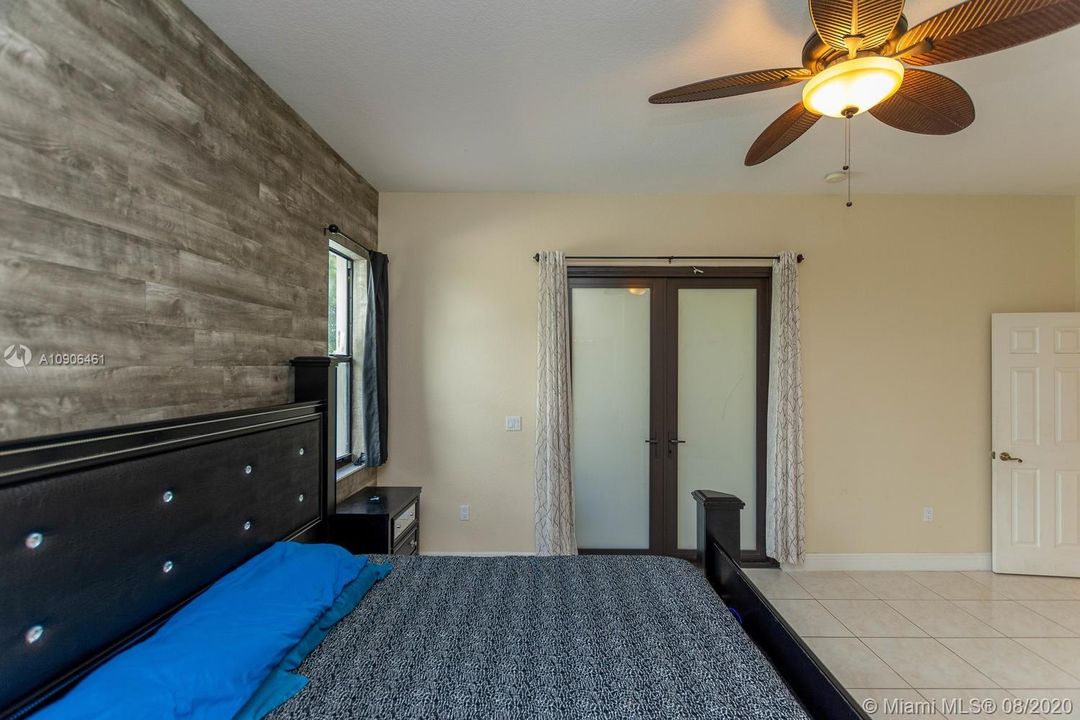 Vendido Recientemente: $629,000 (4 camas, 3 baños, 2466 Pies cuadrados)