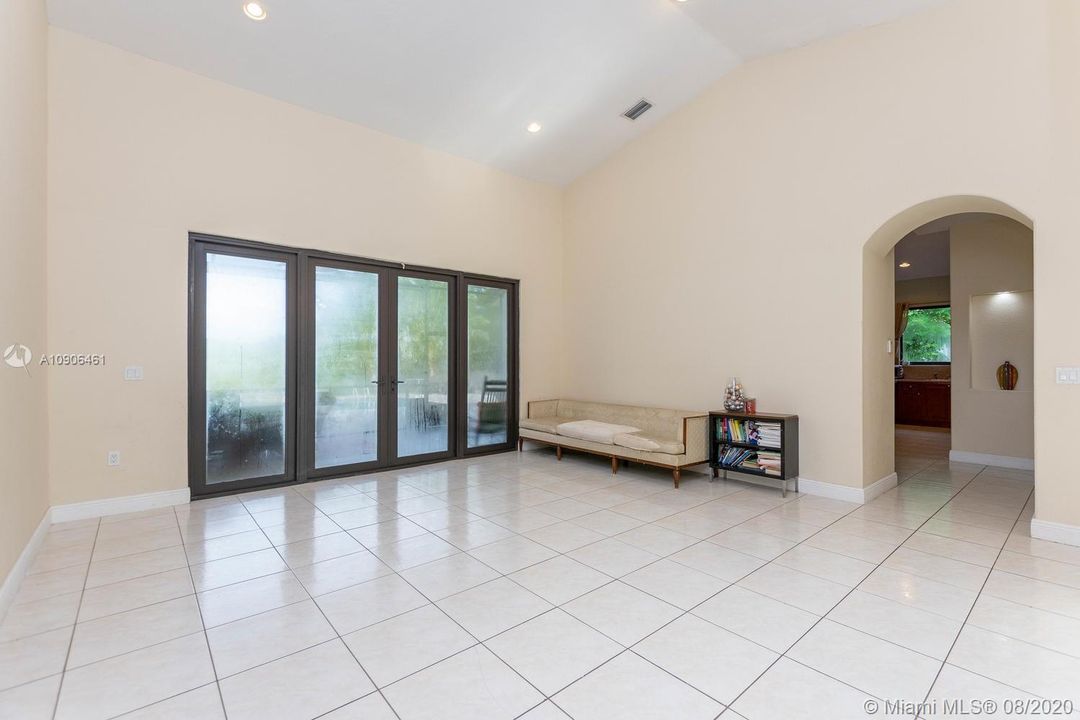 Vendido Recientemente: $629,000 (4 camas, 3 baños, 2466 Pies cuadrados)