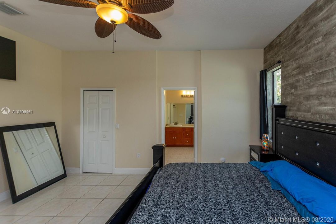 Vendido Recientemente: $629,000 (4 camas, 3 baños, 2466 Pies cuadrados)
