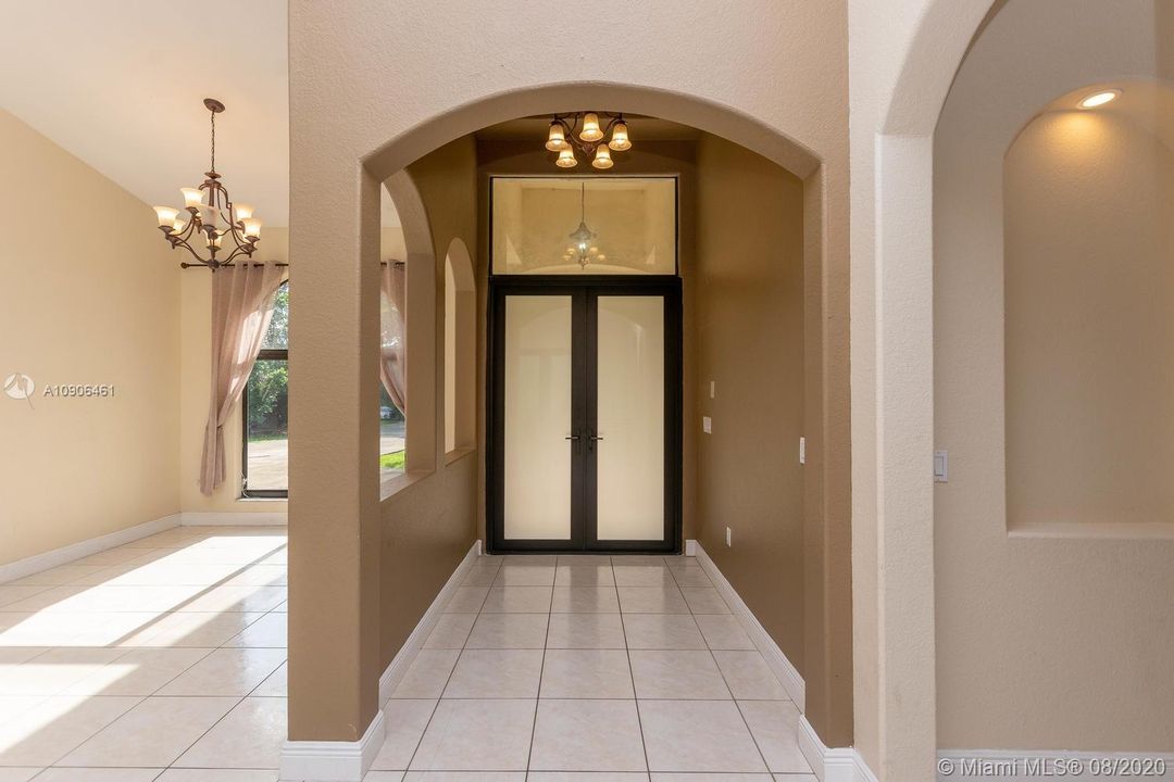 Vendido Recientemente: $629,000 (4 camas, 3 baños, 2466 Pies cuadrados)