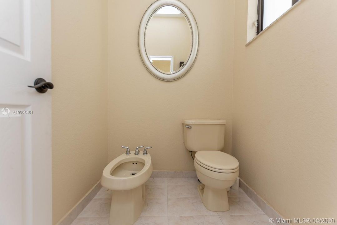 Vendido Recientemente: $629,000 (4 camas, 3 baños, 2466 Pies cuadrados)