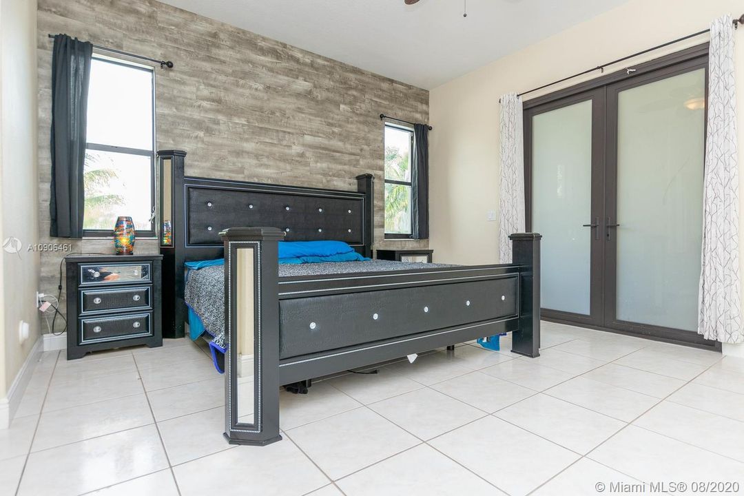 Vendido Recientemente: $629,000 (4 camas, 3 baños, 2466 Pies cuadrados)