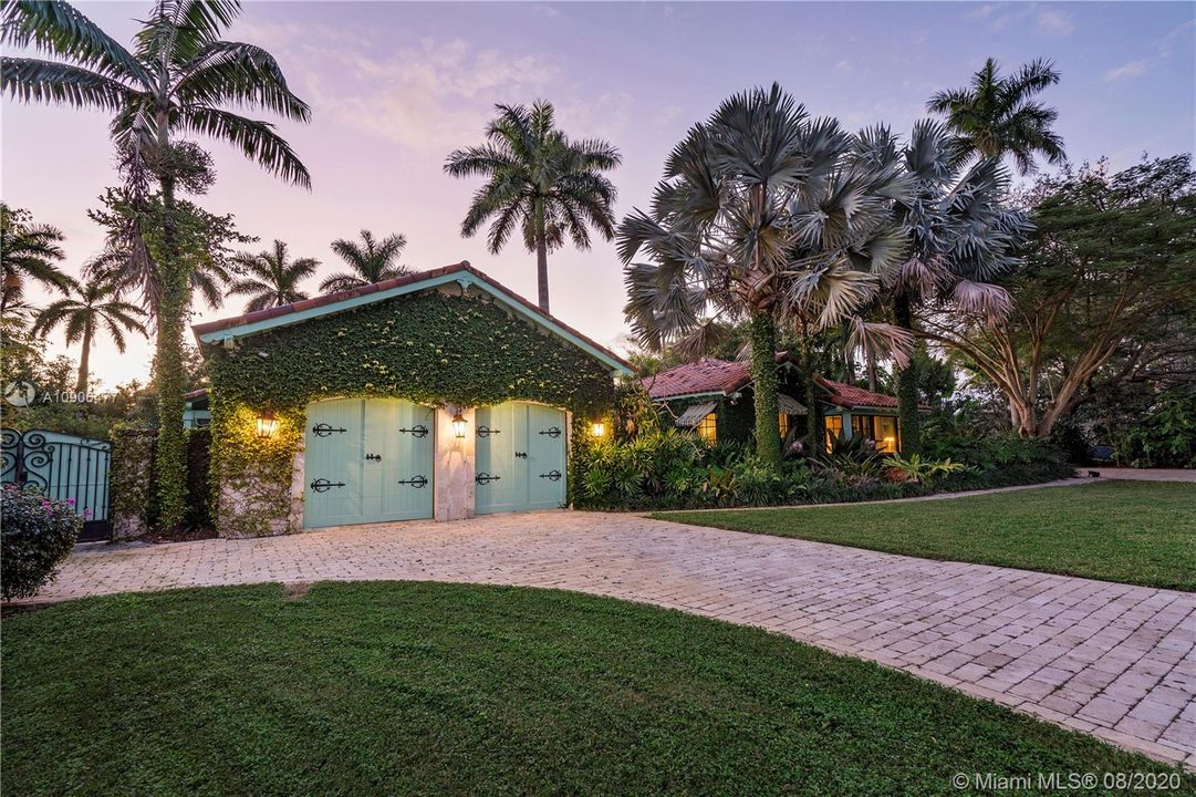 Recently Sold: $1,289,000 (4 beds, 3 baths, 2744 Square Feet)