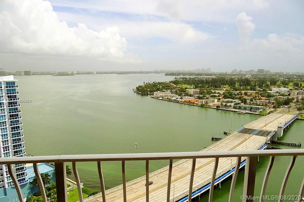 Recently Rented: $2,200 (2 beds, 2 baths, 1030 Square Feet)