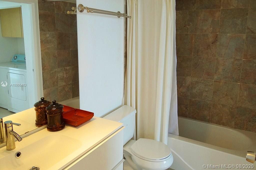 Recently Rented: $2,200 (2 beds, 2 baths, 1030 Square Feet)